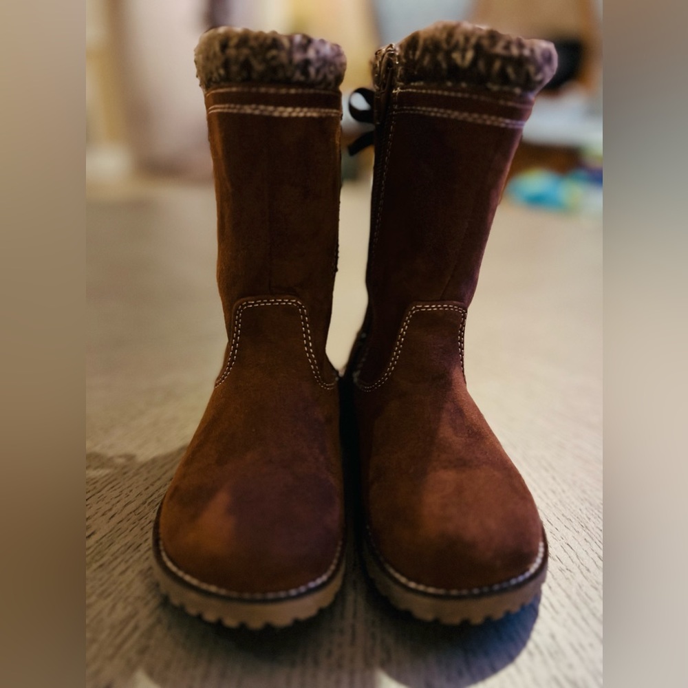 Olive & Edie Brown Winter Boot. Toddler Size 9M. Side Zipper..Bow. Girls Shoe